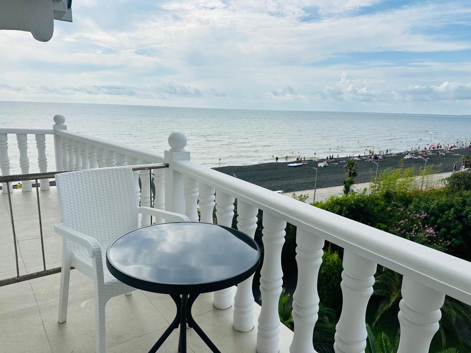 Claude Monet Beach Hotel ウレキ エクステリア 写真